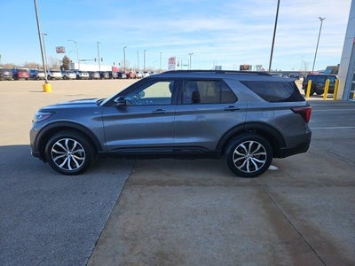 2025 Ford Explorer ST-Line
