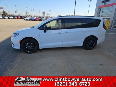 2026 Chrysler Pacifica Select