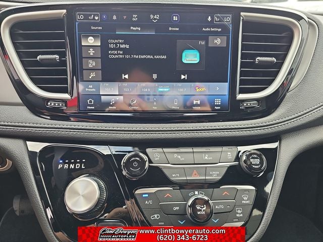 2027 Chrysler Pacifica Limited