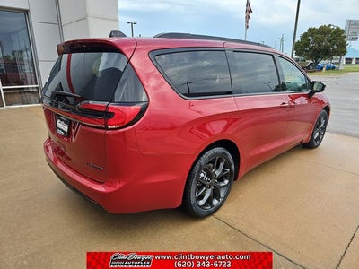 2027 Chrysler Pacifica Limited