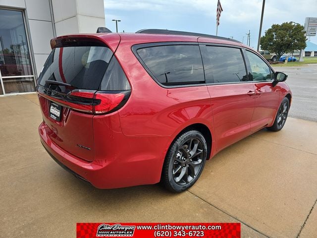 2027 Chrysler Pacifica Limited