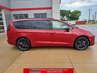 2027 Chrysler Pacifica Limited