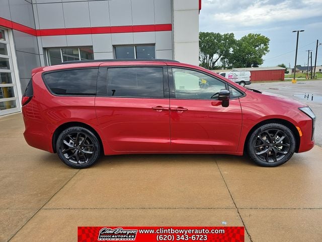 2027 Chrysler Pacifica Limited