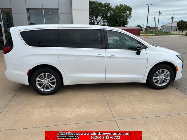 2027 Chrysler Pacifica Select
