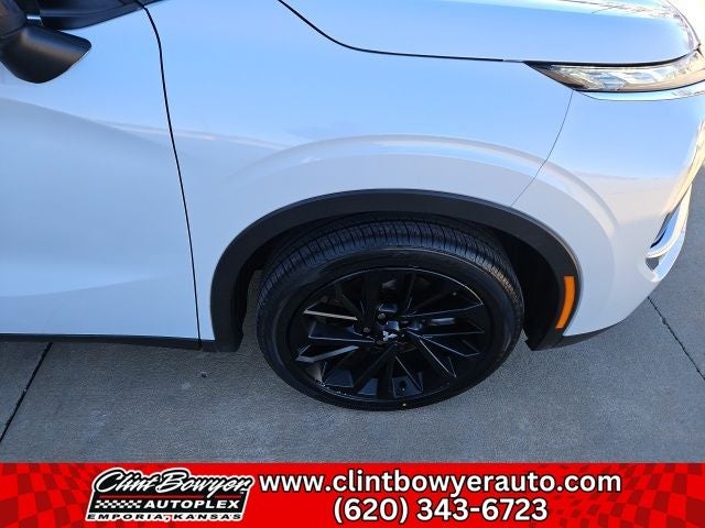 2024 Mitsubishi Outlander SE Black Edition w/Pano Roof