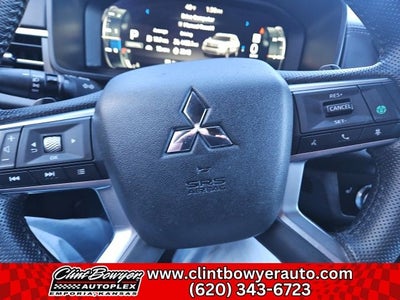 2024 Mitsubishi Outlander SE Black Edition w/Pano Roof
