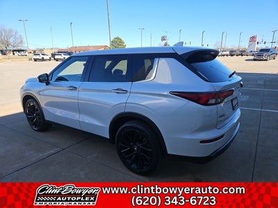 2024 Mitsubishi Outlander SE Black Edition w/Pano Roof